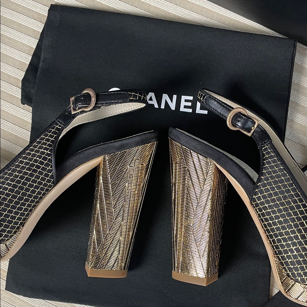 CHANEL Camellia Gold Flower Black 35 / 5 B  slingback heels - Picture 4 of 17